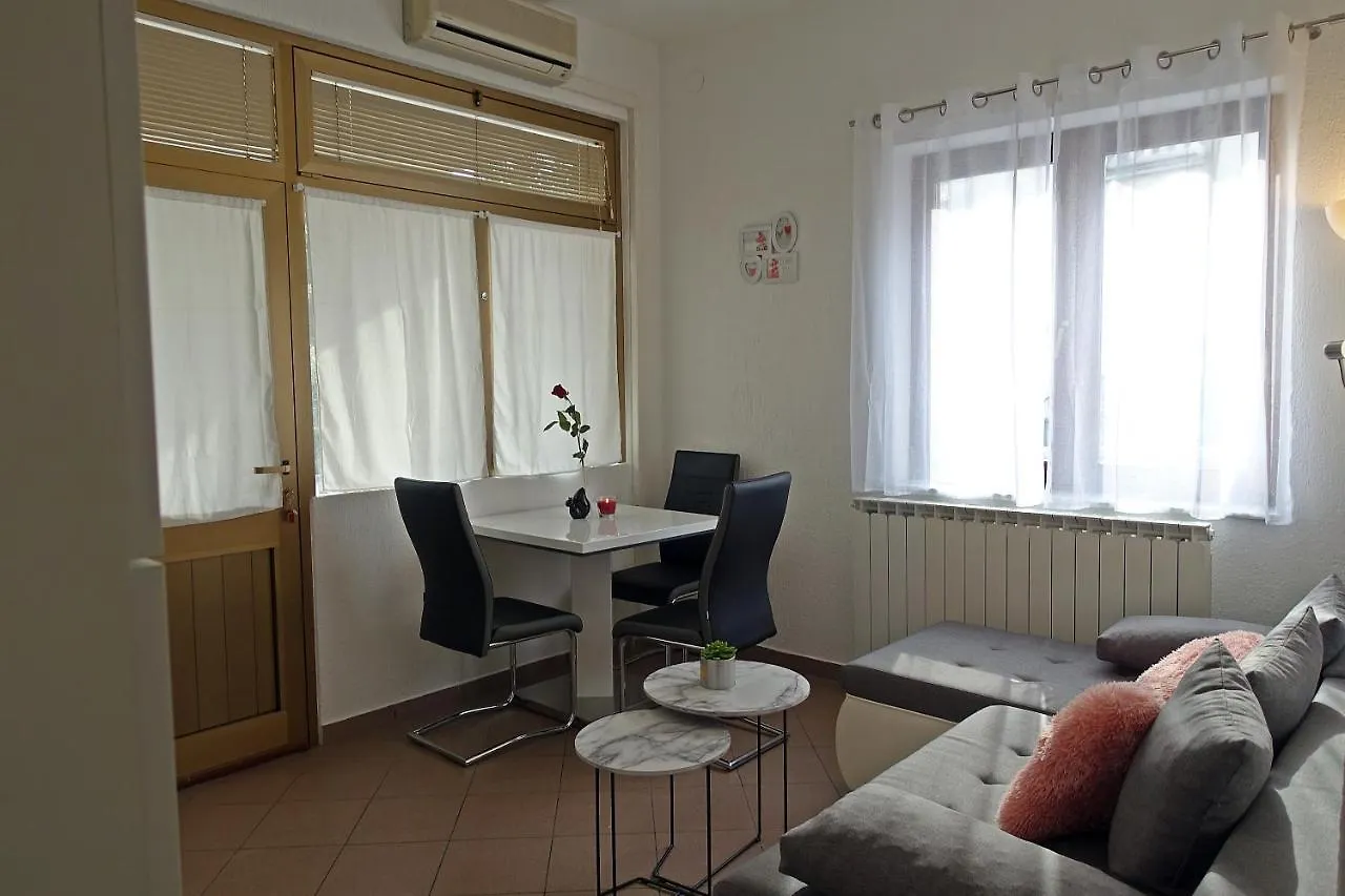 אופטיה Apartment Denis
