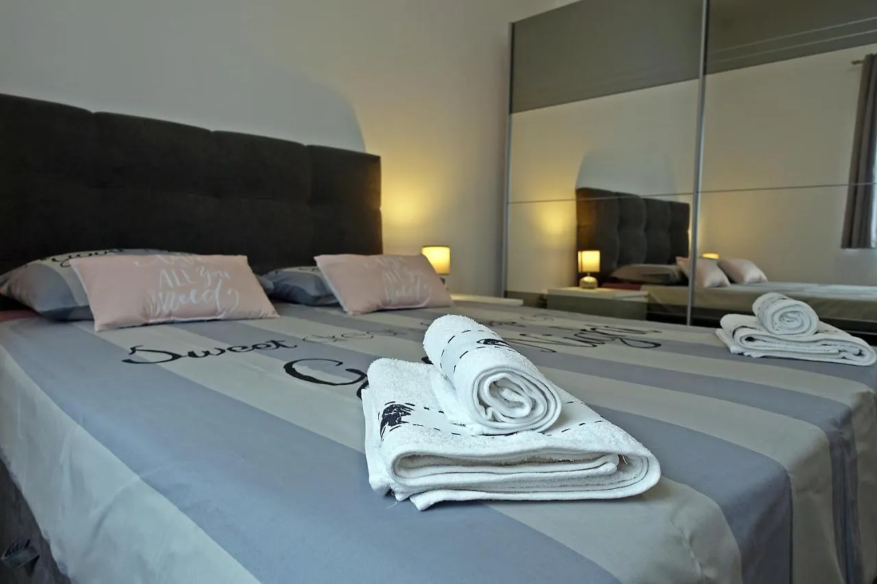 אופטיה Apartment Denis